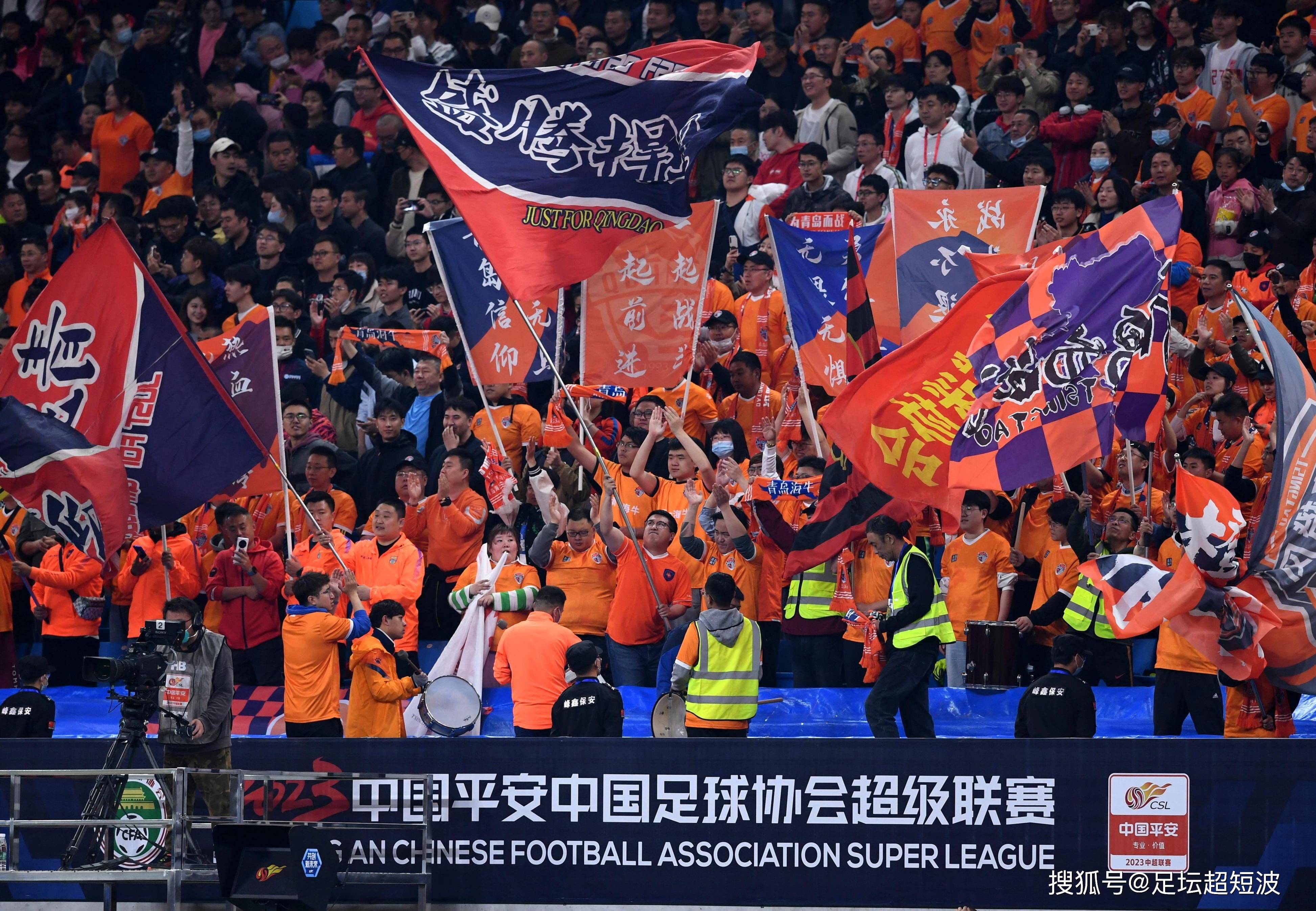 包含中超激情比赛引人瞩目,一幕幕精彩画面令人流连忘返的词条 包含中超激情比赛引人瞩目,一幕幕精彩画面令人流连忘返的词条