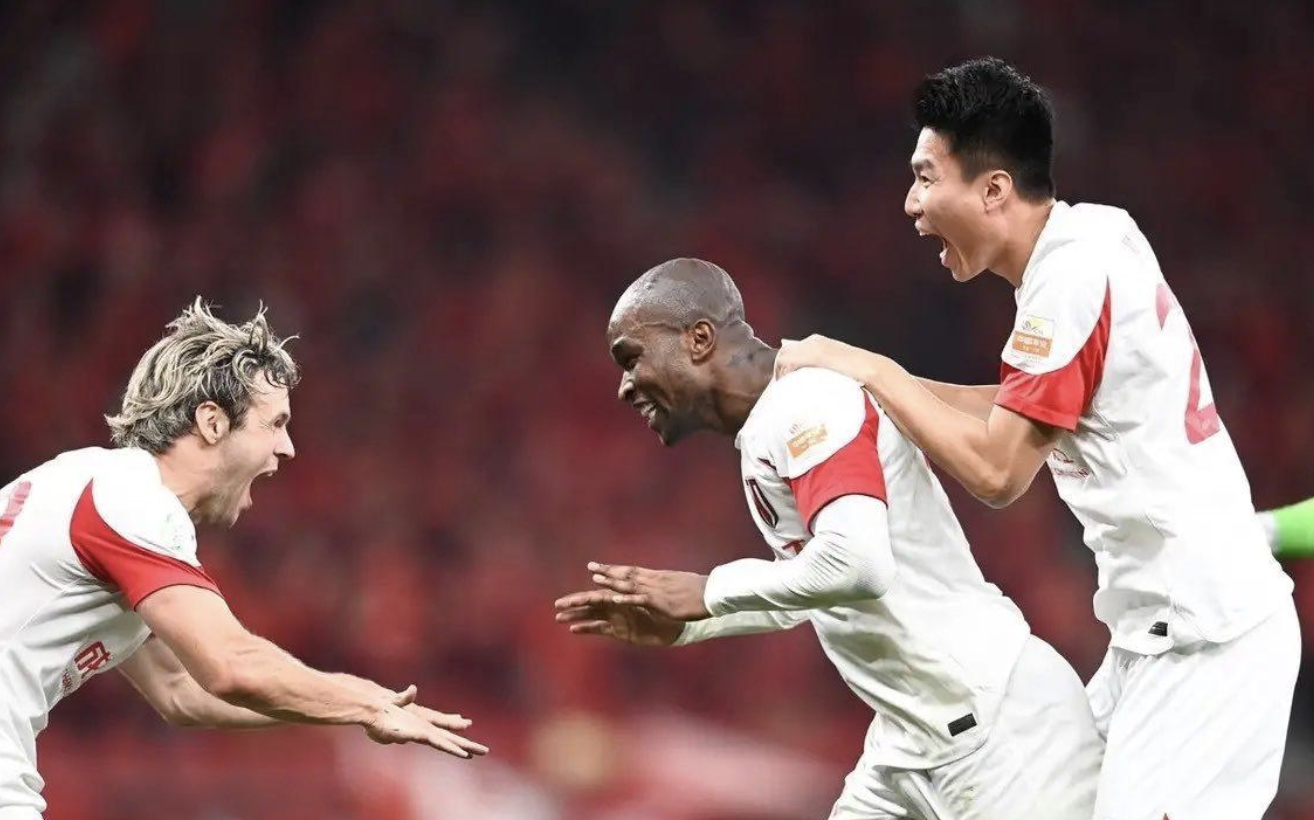 关于上港主场逆转,力压对手保持不败纪录的信息 关于上港主场逆转,力压对手保持不败纪录的信息