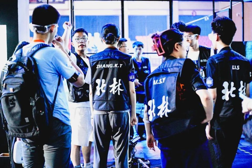 中部战队取得惊人胜利,夺冠领先 中部战队取得惊人胜利,夺冠领先