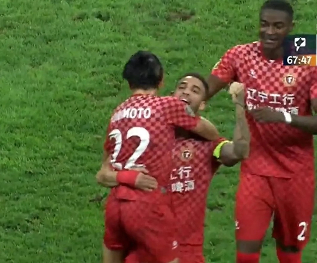 热门球队在国内联赛中展现无可匹敌实力