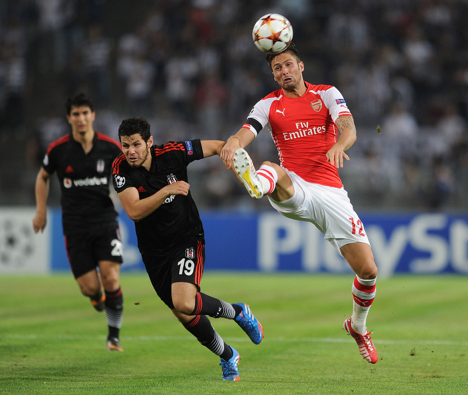 挑战欧洲豪门：阿森纳迎战巴黎圣日耳曼的简单介绍