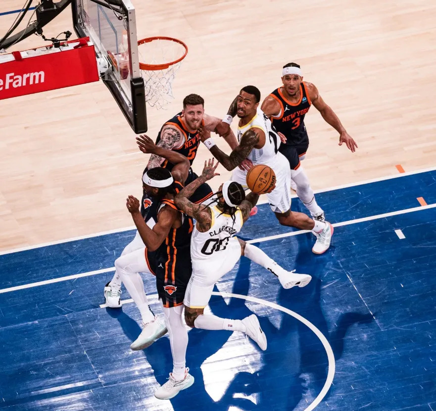 关于爵士开拓者苦战，浓眉哥领衔破门的信息