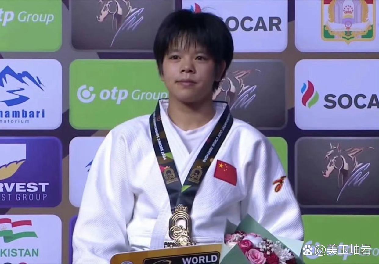 日本女子柔道选手夺得历史性金牌 日本女子柔道选手夺得历史性金牌