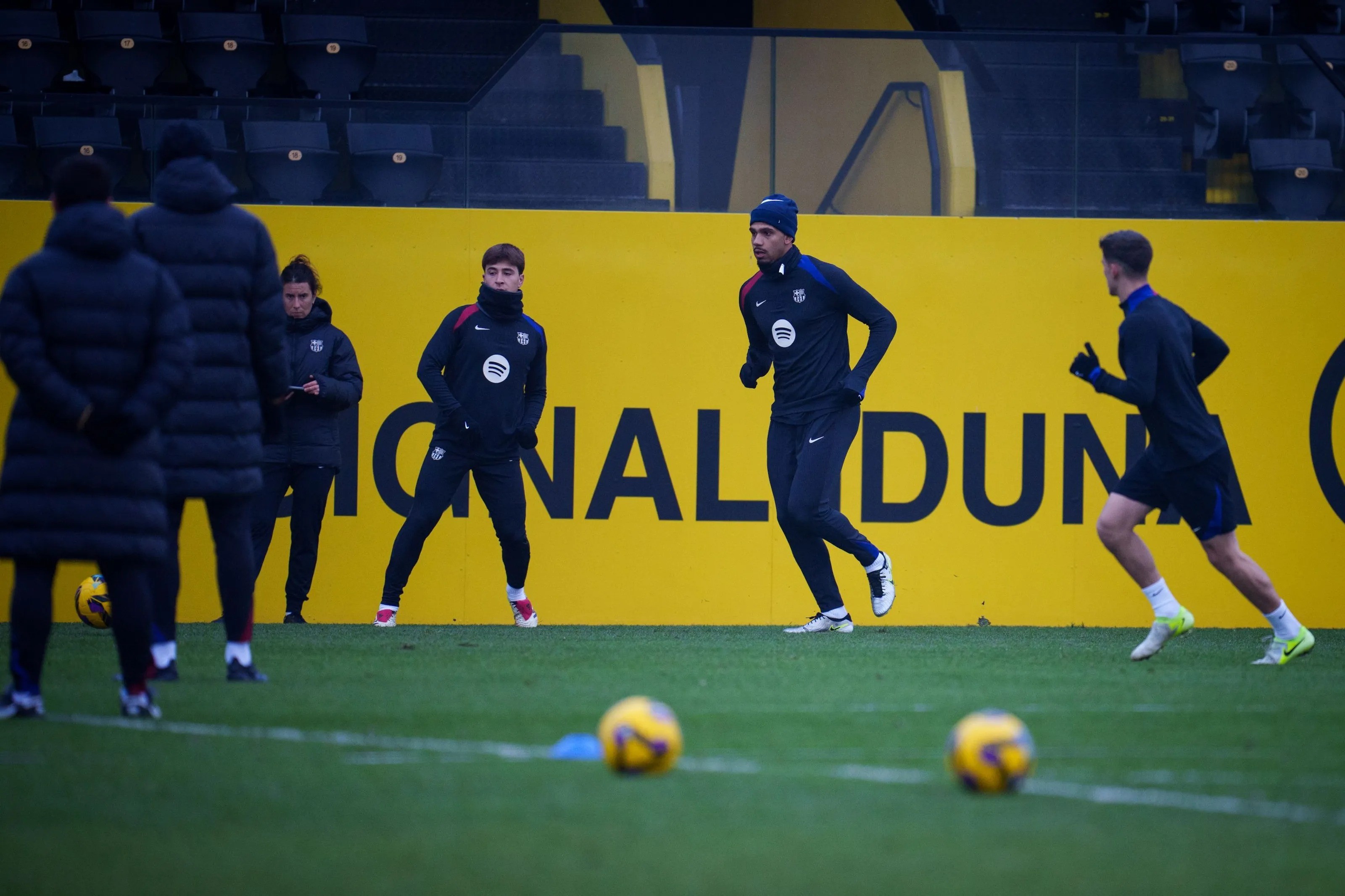 巴塞罗那客场扳平,小组晋级形势堪忧的简单介绍 巴塞罗那客场扳平,小组晋级形势堪忧的简单介绍