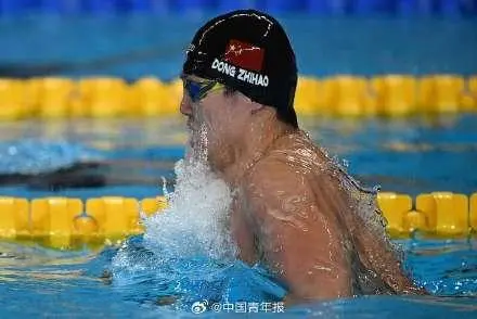 游泳比赛现场热血沸腾,选手瞬间爆发绝技的简单介绍 游泳比赛现场热血沸腾,选手瞬间爆发绝技的简单介绍