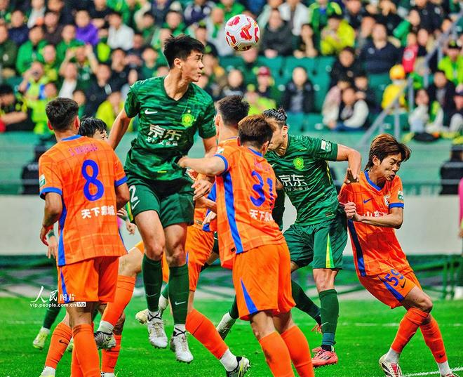 北京国安战胜山东泰山，取得重要胜利的简单介绍