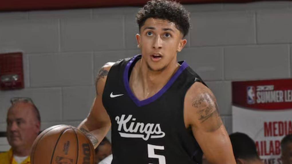 球队新秀崭露头角，成为关键得分手