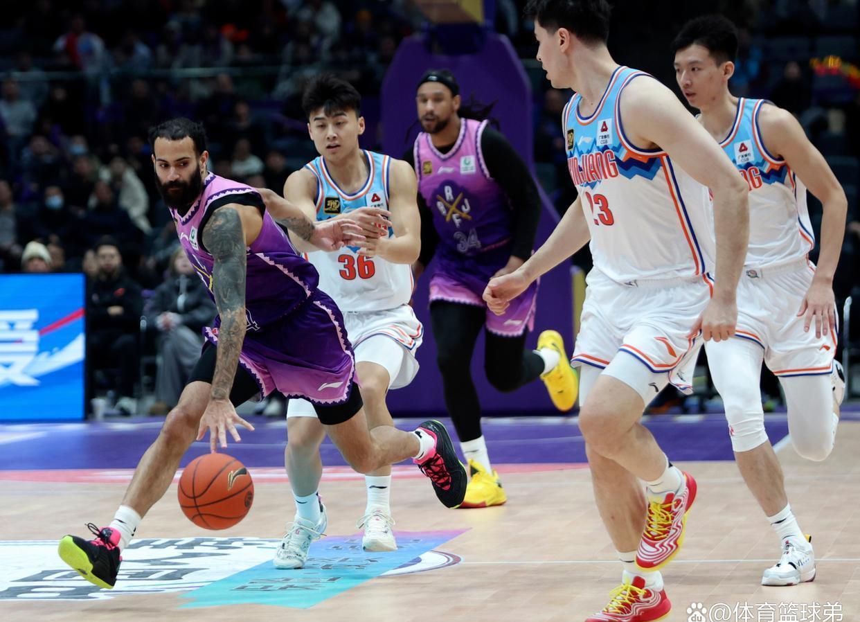 深圳佳兆业主场告捷,打破连败魔咒 深圳佳兆业主场告捷,打破连败魔咒