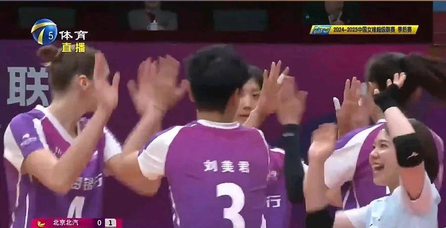 天津队成功击败对手，全队合作紧密