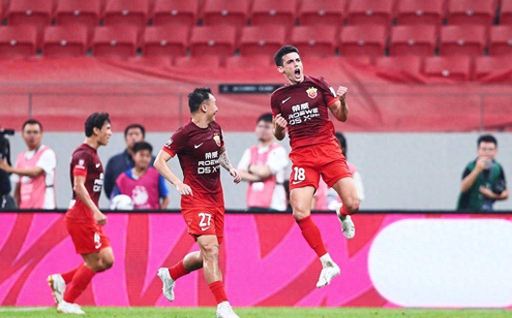 关于足协杯决赛首回合，球迷热情支持的信息