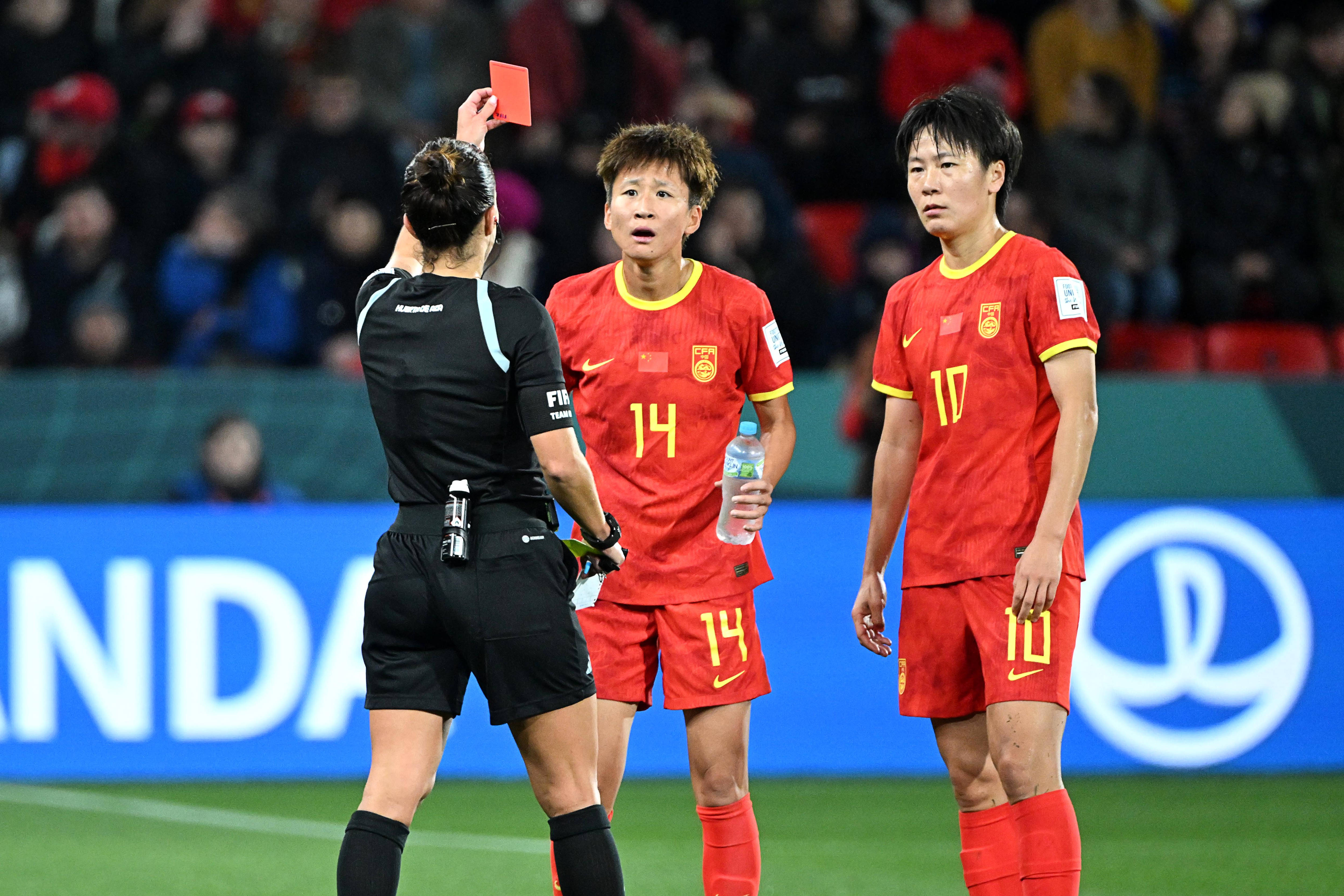 世界女足锦标赛上,中国队取得连冠 世界女足锦标赛上,中国队取得连冠