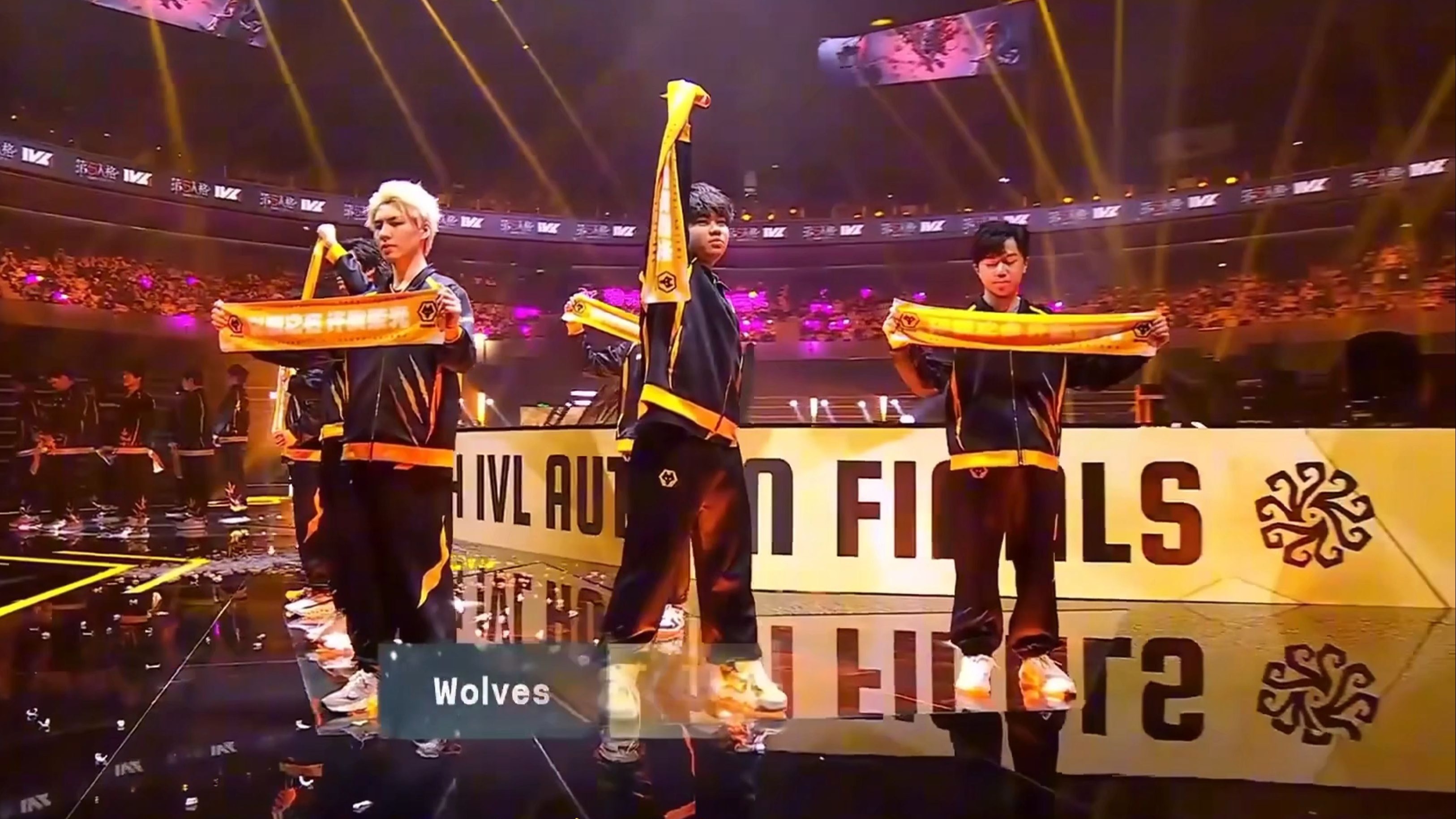 包含狼队全队状态火热,连续获得胜利的词条 包含狼队全队状态火热,连续获得胜利的词条