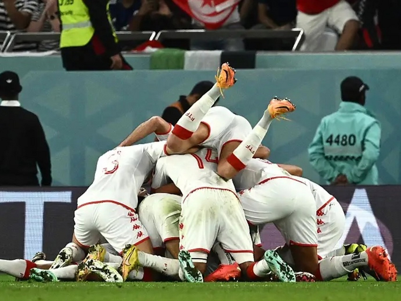 关于拜仁力克葡萄牙，格列兹曼补时绝平中超的信息