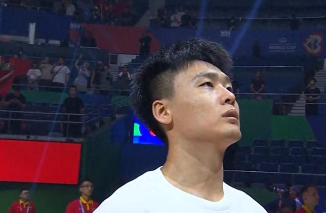 湖南男篮主场遭遇惨败,教练露出无奈表情 湖南男篮主场遭遇惨败,教练露出无奈表情