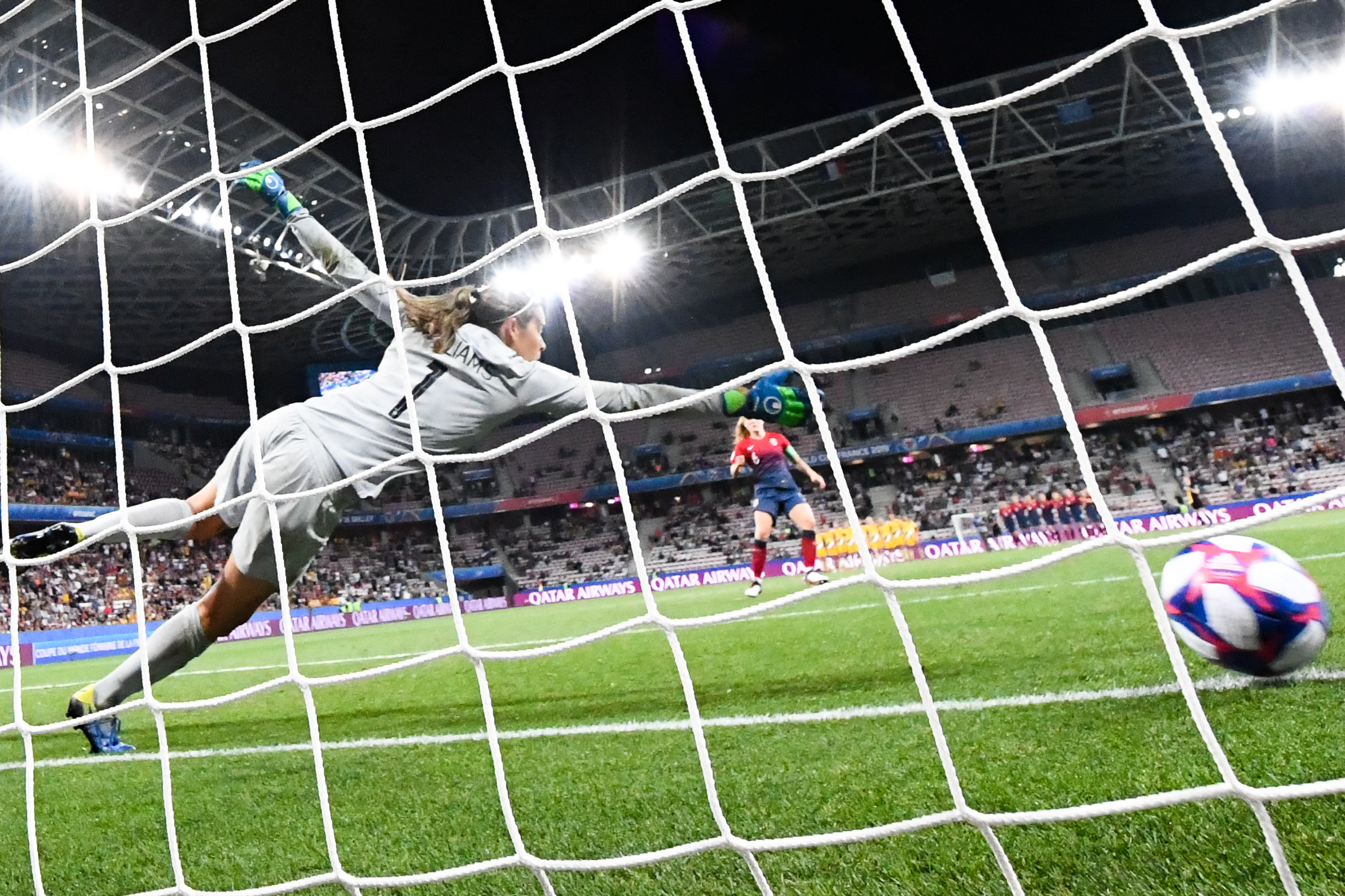 包含挪威女足队积极备战，力争夺冠成功的词条