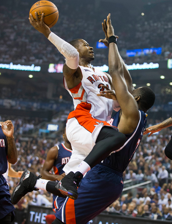 猛龙客场再胜老鹰，取得十连胜