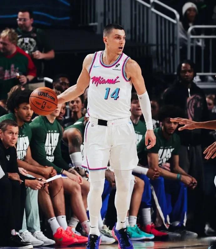 包含雄鹿主场擒下热火,继续保持领先的词条 包含雄鹿主场擒下热火,继续保持领先的词条