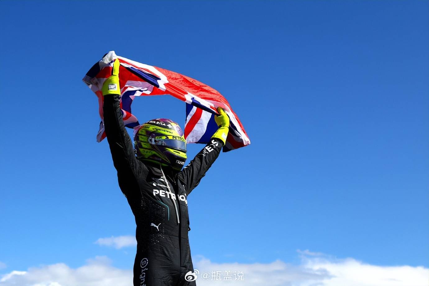 哈斯车队碾压梅赛德斯,汉密尔顿扛起全队 哈斯车队碾压梅赛德斯,汉密尔顿扛起全队